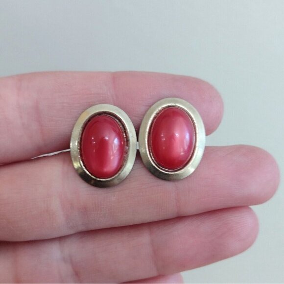 Vintage Red Cranberry Lucite Oval Cabochon Cufflinks Gold Tone - Picture 2 of 4